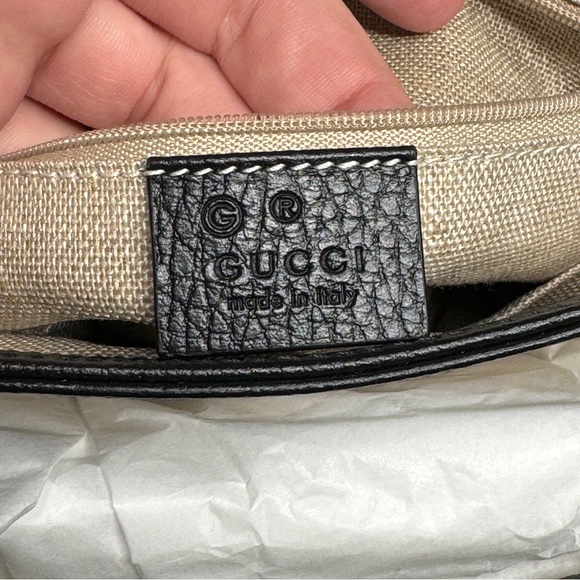 Gucci Interlocking Black Leather Chain Crossbody - Picture 9 of 13